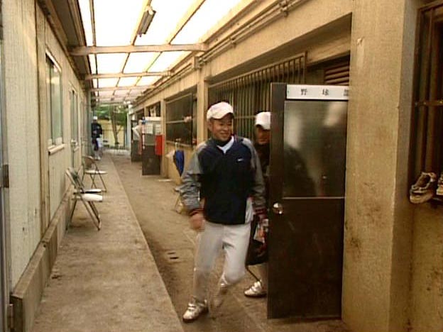 グラウンドに向かう