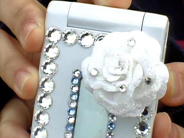 携帯電話をかざる