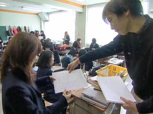 通知表をもらう